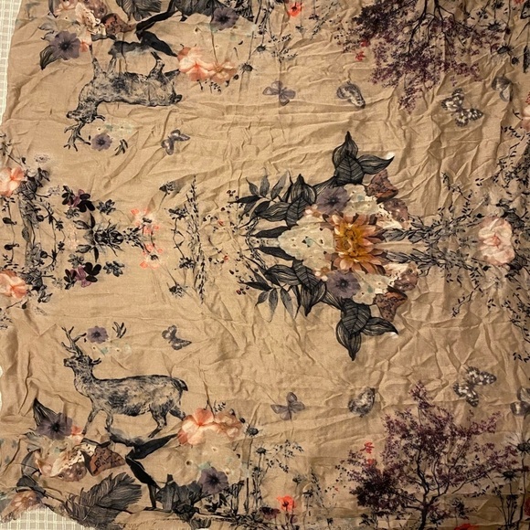 Front Row Society Floral Deer Scarf 60” x 80” (FW) - Picture 4 of 13